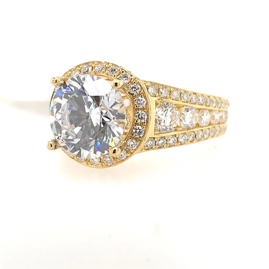 18K White Gold Halo Round Diamond Engagement Ring