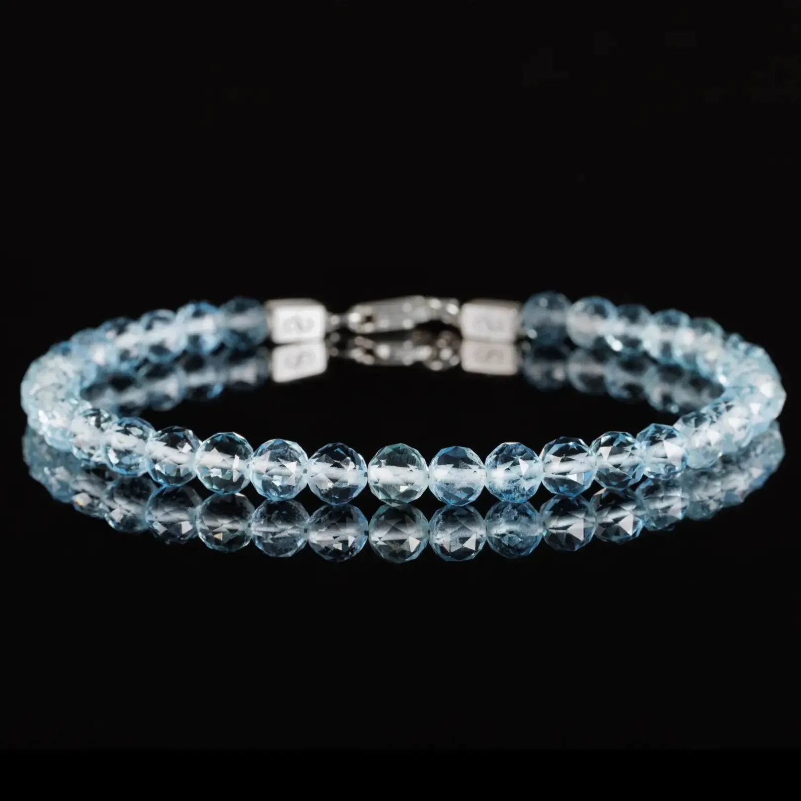 Aquamarine Bracelet 30 carat  (5-5.5mm)