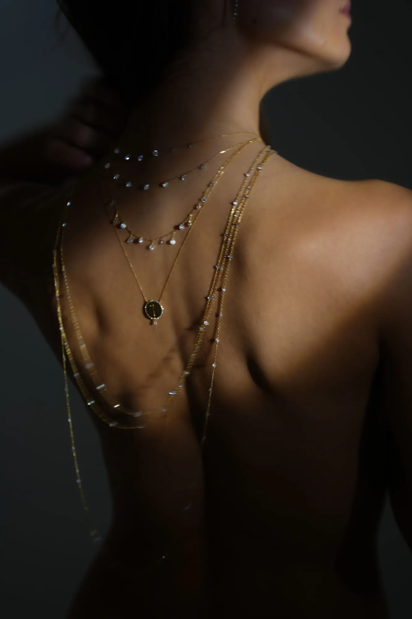 Dana?? 18K Gold Necklace w. 11 Diamonds