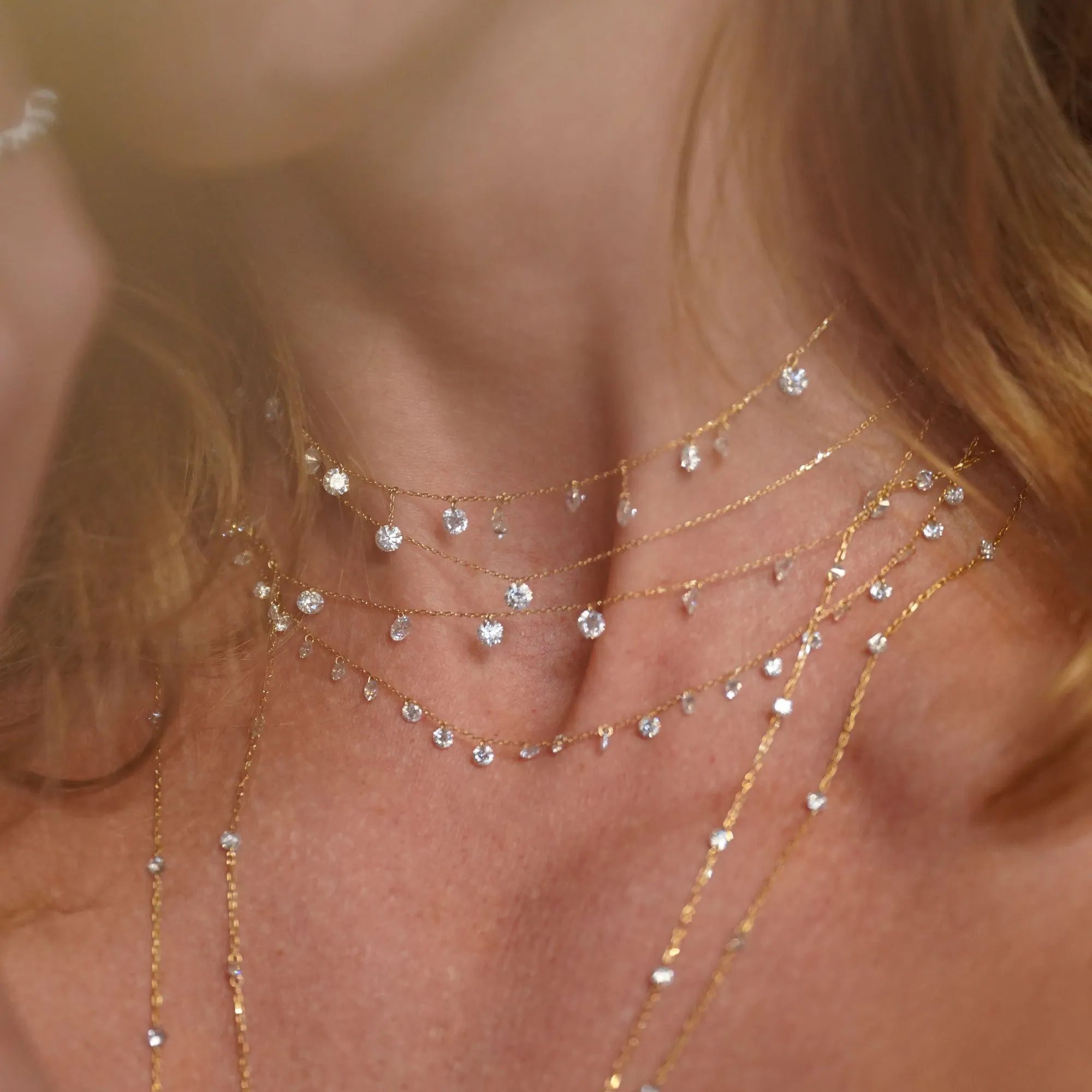 Dana?? 18K Gold Necklace w. 11 Diamonds