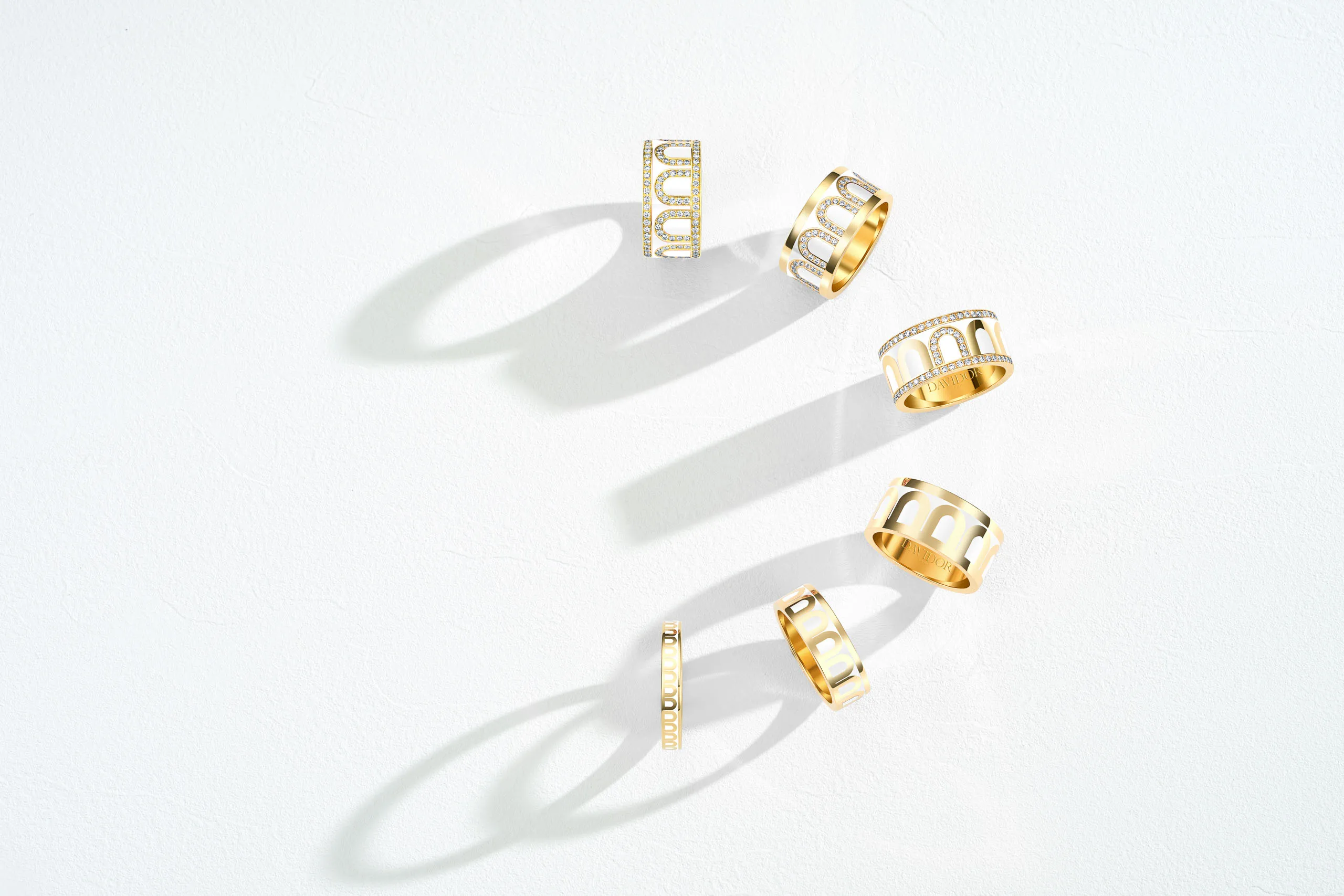 L'Arc de DAVIDOR Ring GM, 18k Yellow Gold with Neige Lacquered Ceramic and Porta Diamonds
