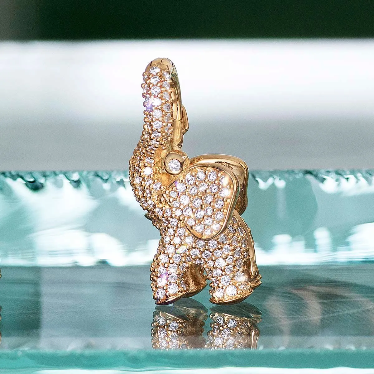 Medium Elephant Charm Pav?? 18K Gold Pendant w. Diamonds