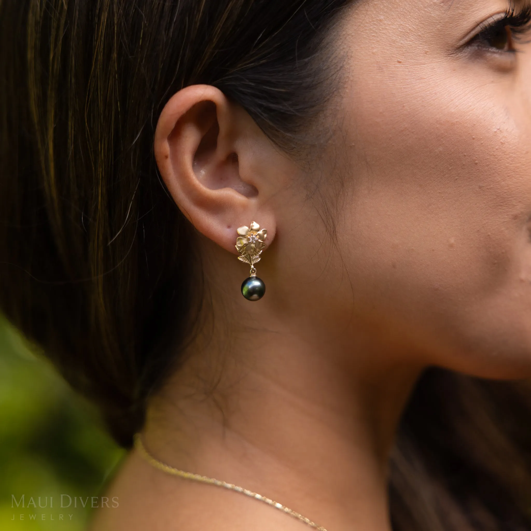 N????? Tahitian Black Pearl Earrings in Gold with Diamonds - 8-9mm