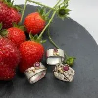 Woven Basket Gold Cluster Ring with Ruby