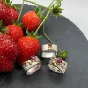 Woven Basket Gold Cluster Ring with Ruby